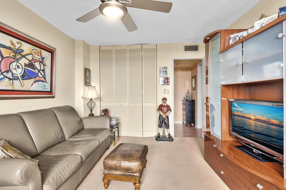 Unit 602 photo 22
