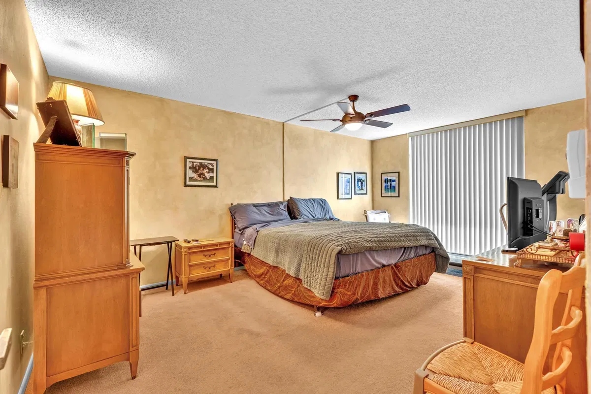 Unit 602 photo 25