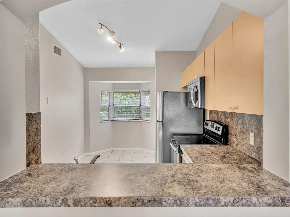 Unit 204 photo 4