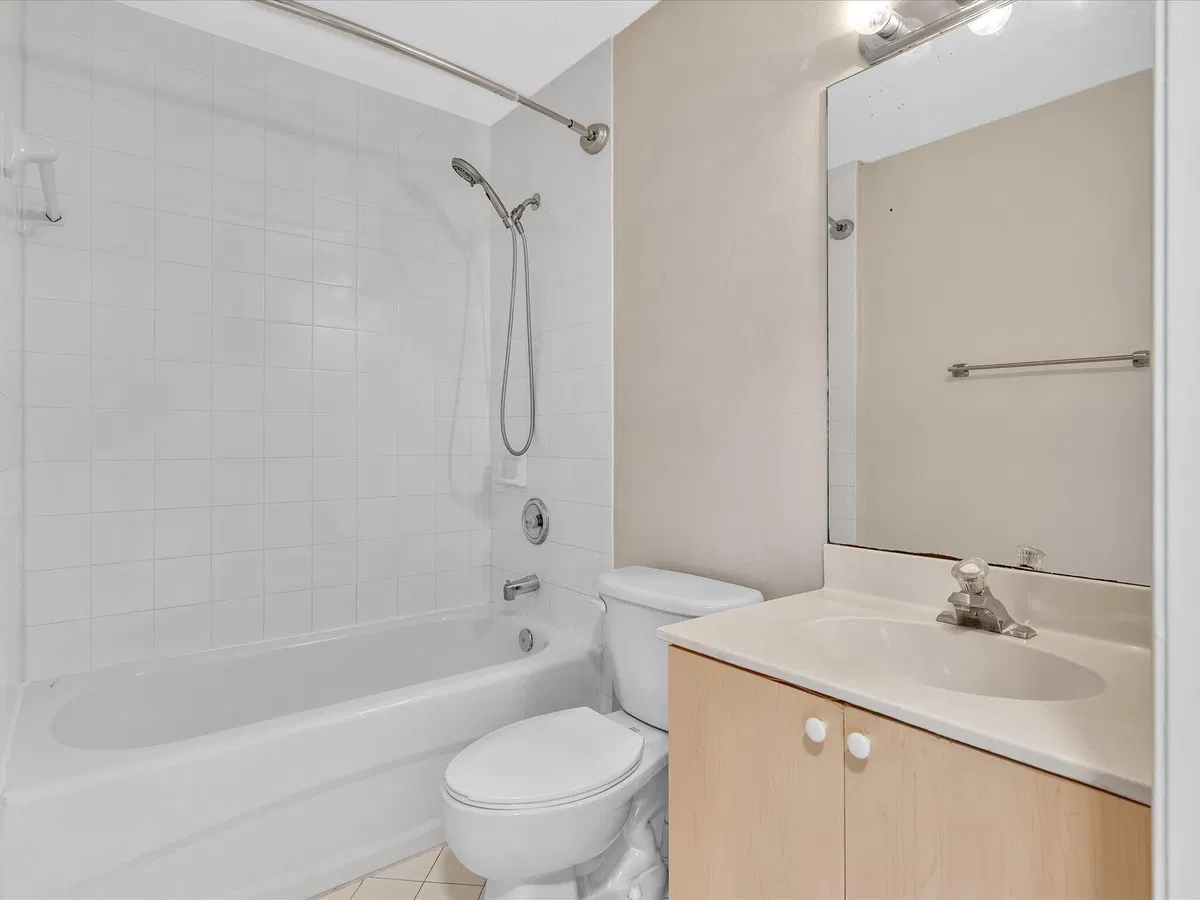 Unit 204 photo 10