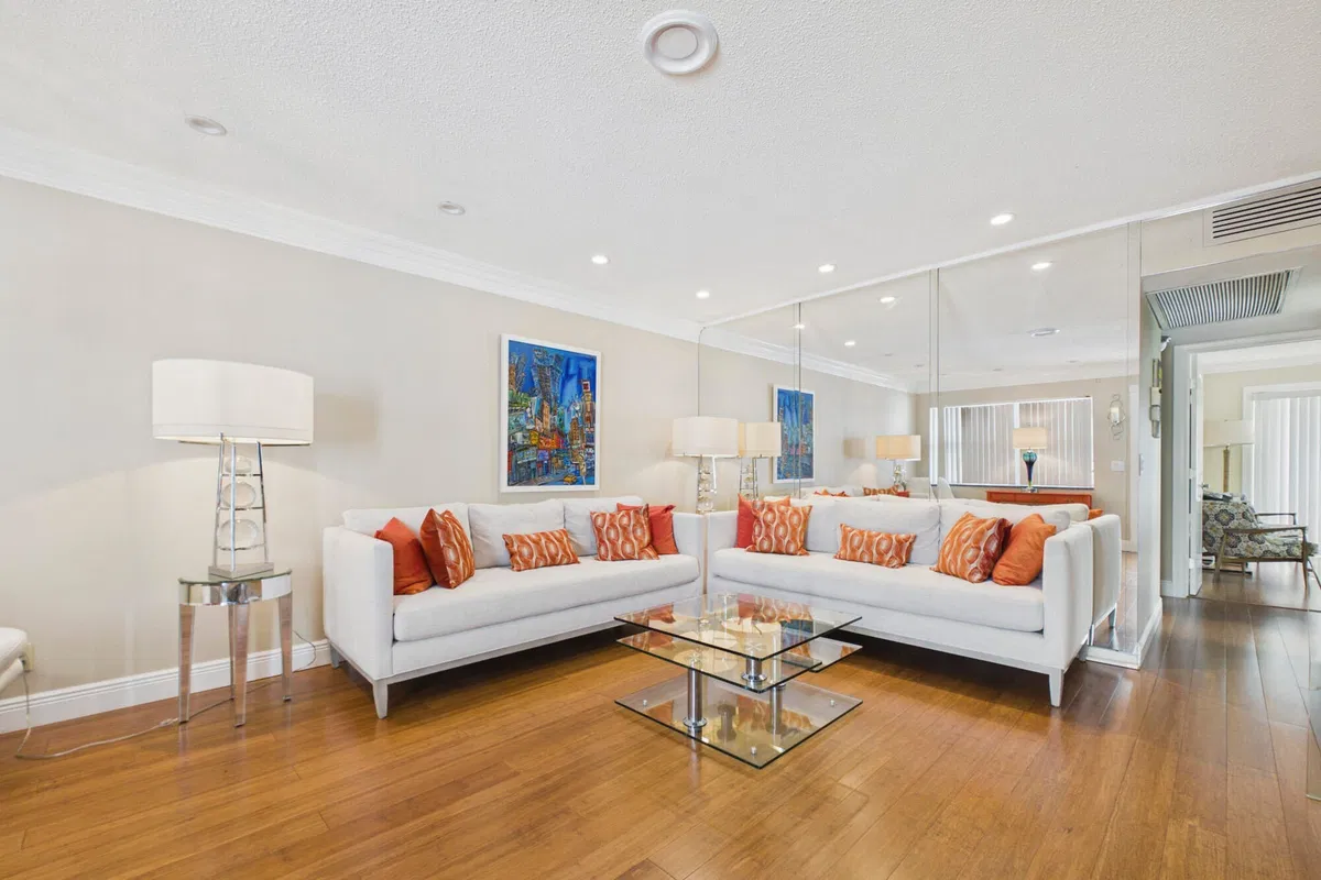 Residence photo 31