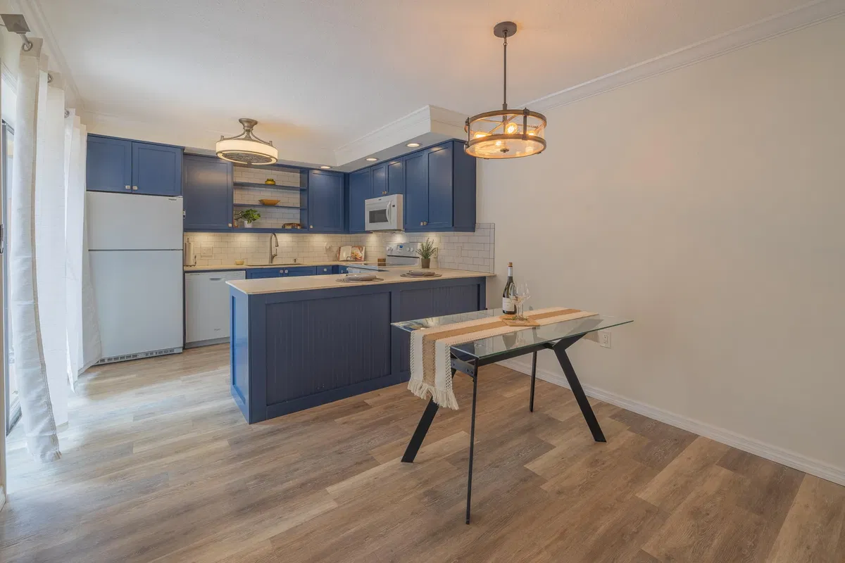 Unit 105 photo 10