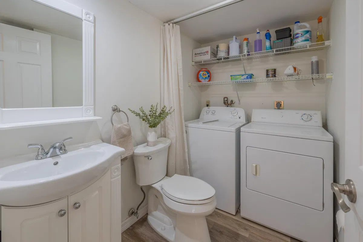 Unit 105 photo 19