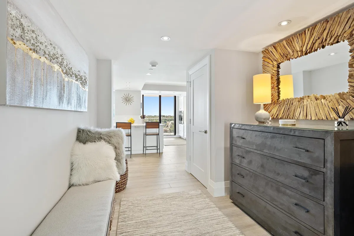 Residence photo 4