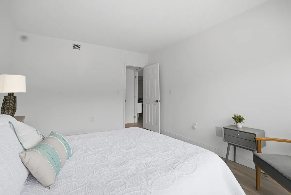 Unit 309 photo 16