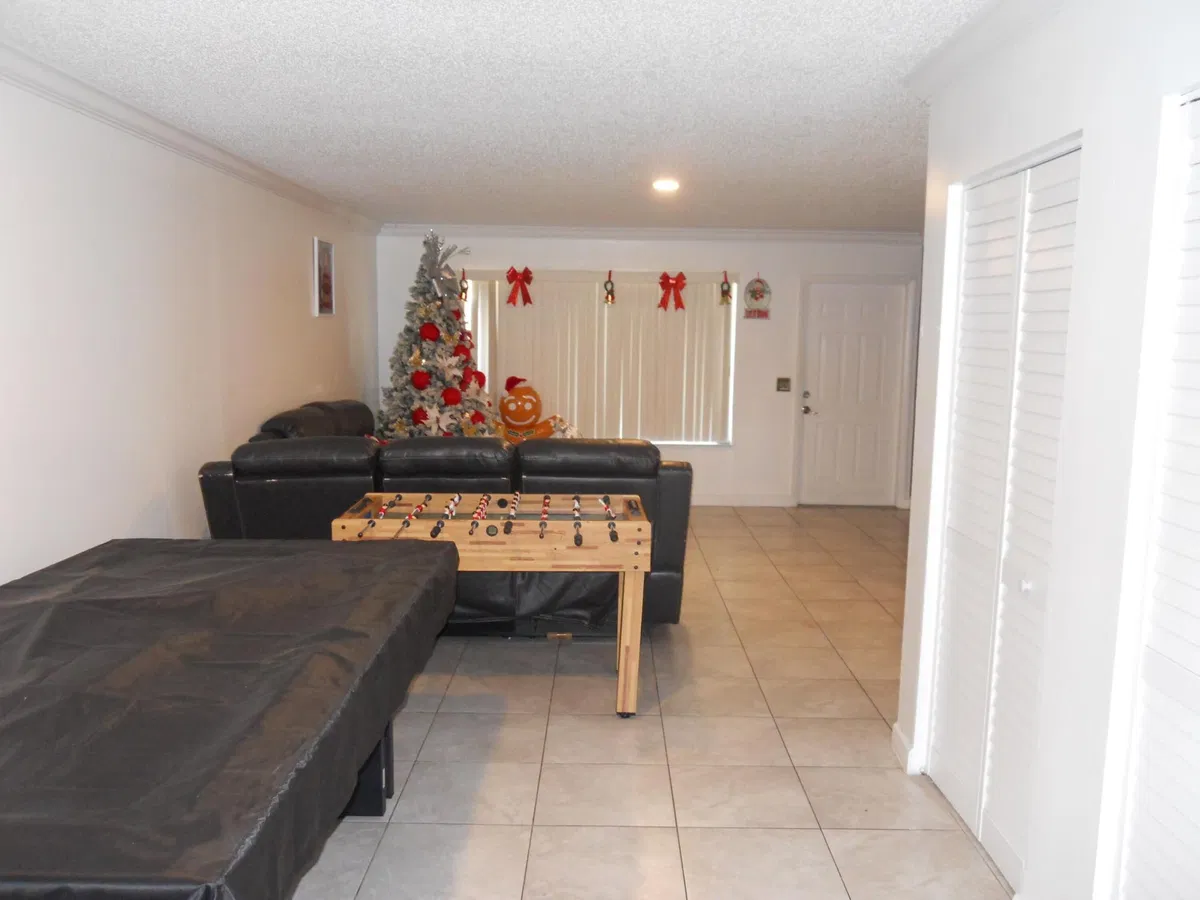 Unit C photo 7