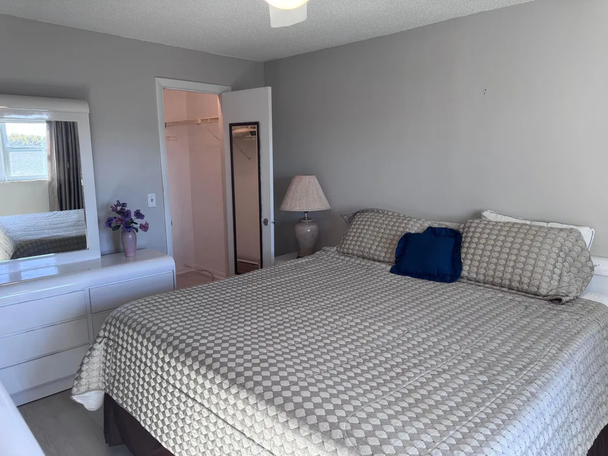 Unit 4030 photo 13
