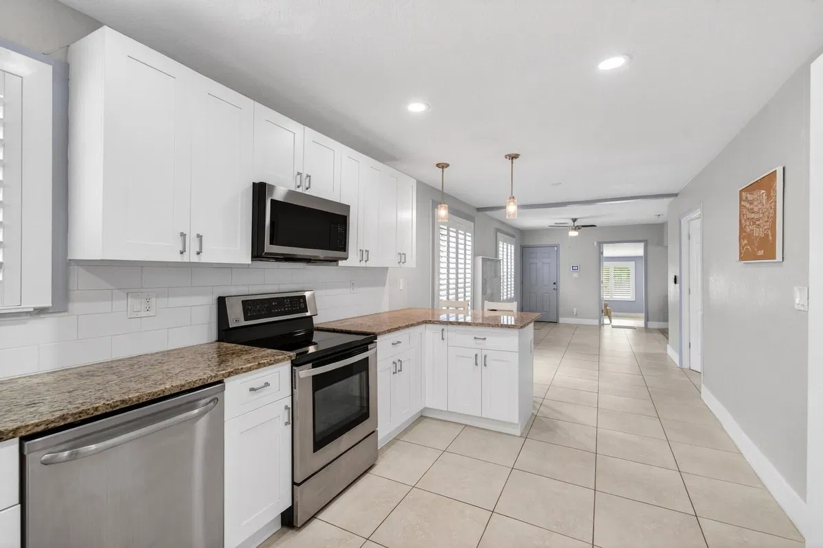 Residence photo 16