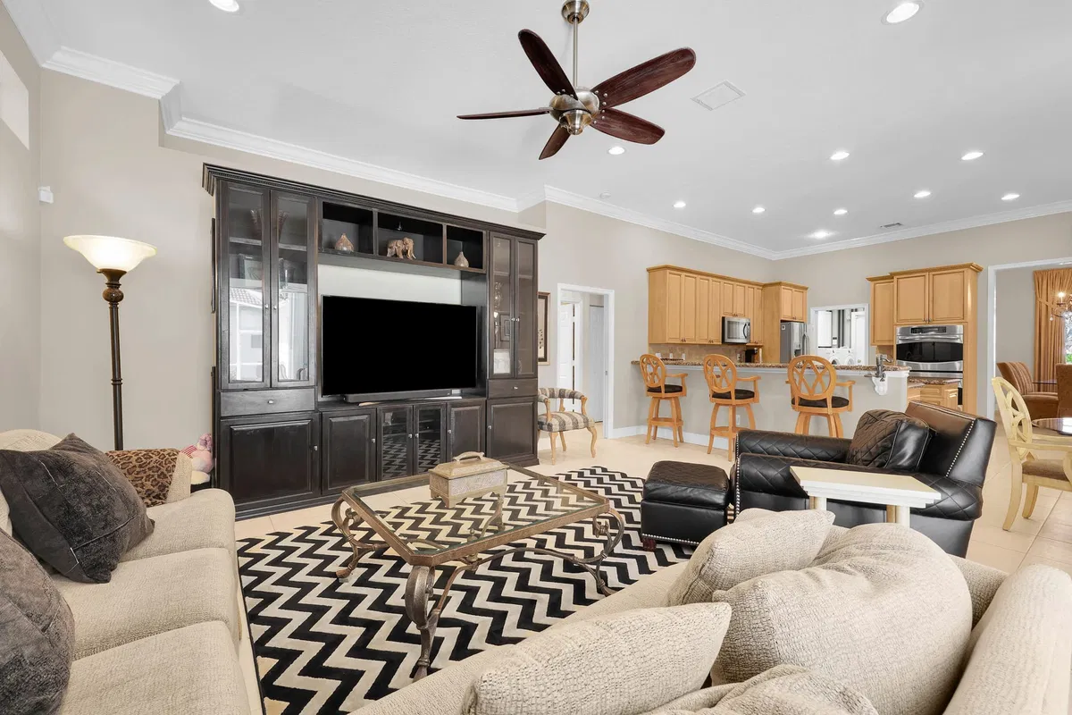 Residence photo 16