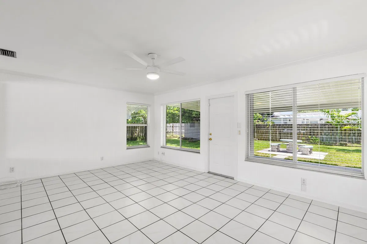 SoSo West Palm Beach Residence photo 13