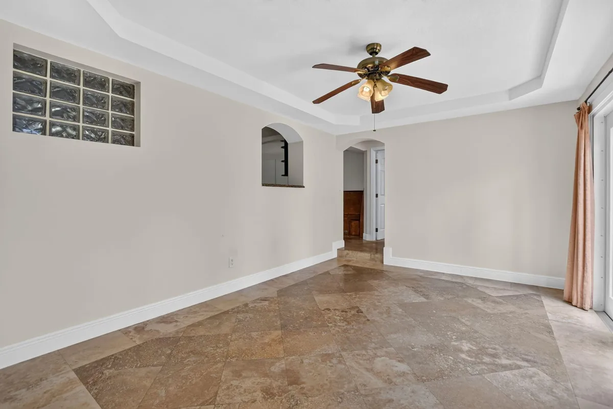  Residence photo 16