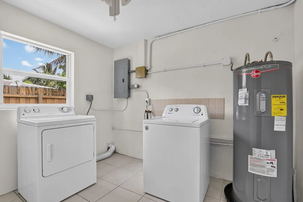  Residence photo 34