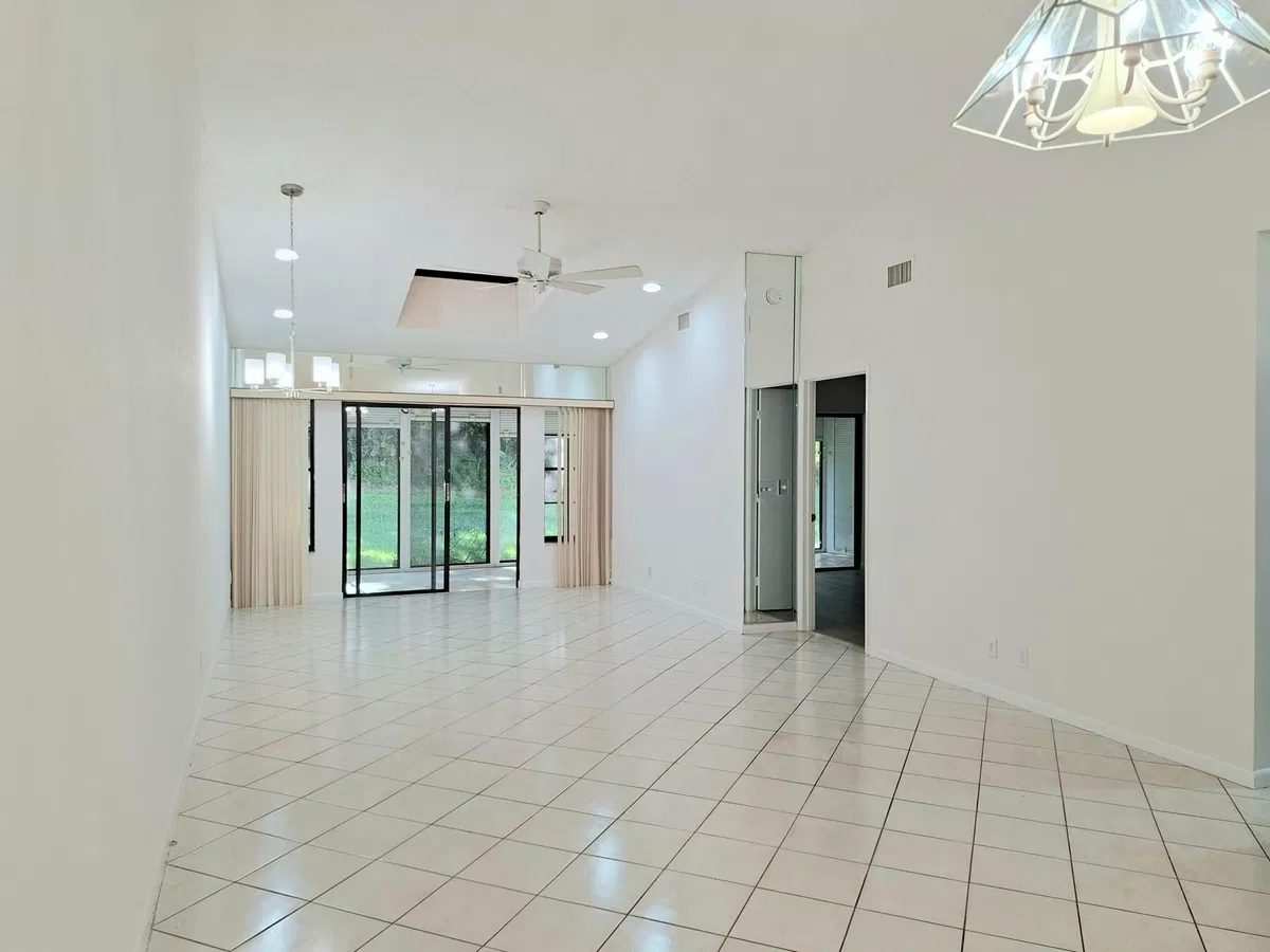Residence photo 16