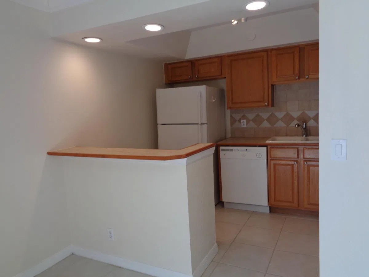 Unit 104 photo 4