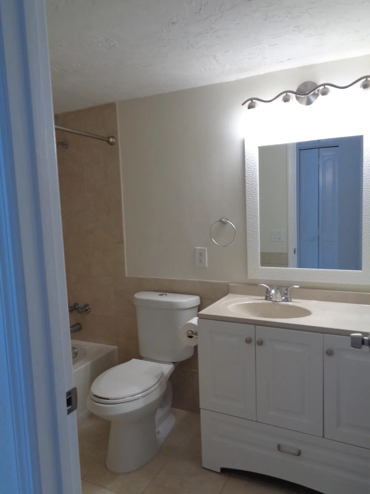 Unit 104 photo 10