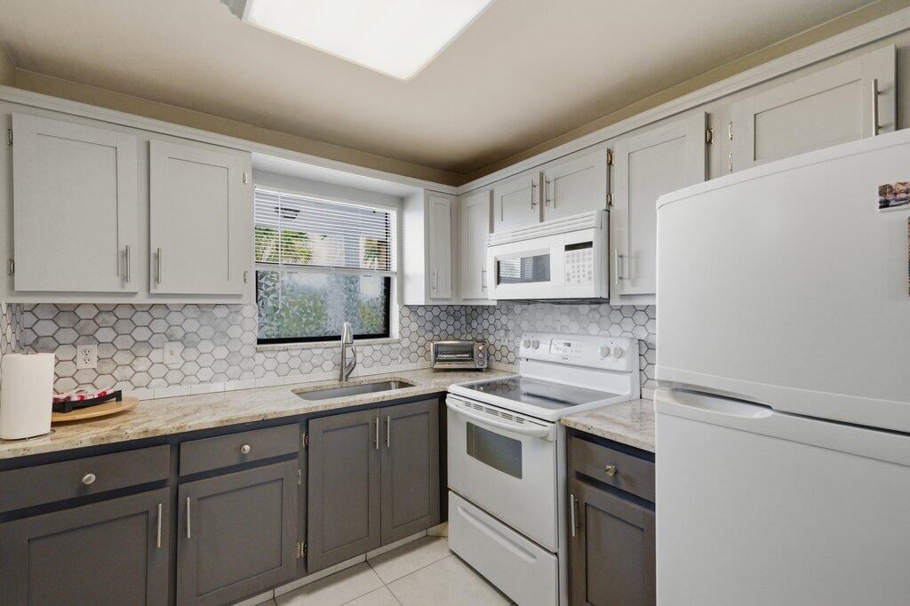 Unit 404 photo 4