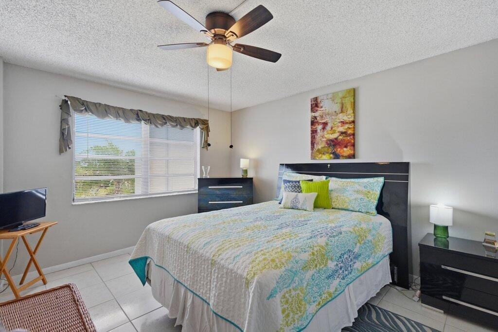 Unit 404 photo 16