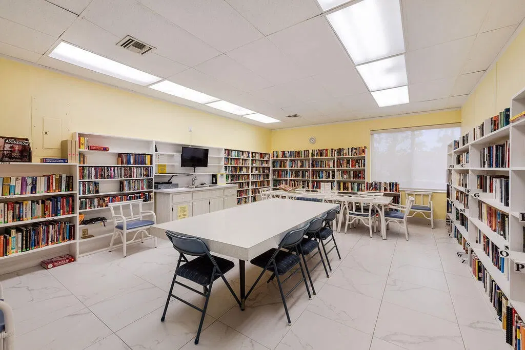 Unit B photo 31