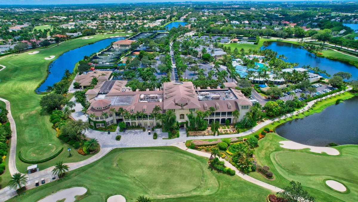 Woodfield Country Club Residence photo 37