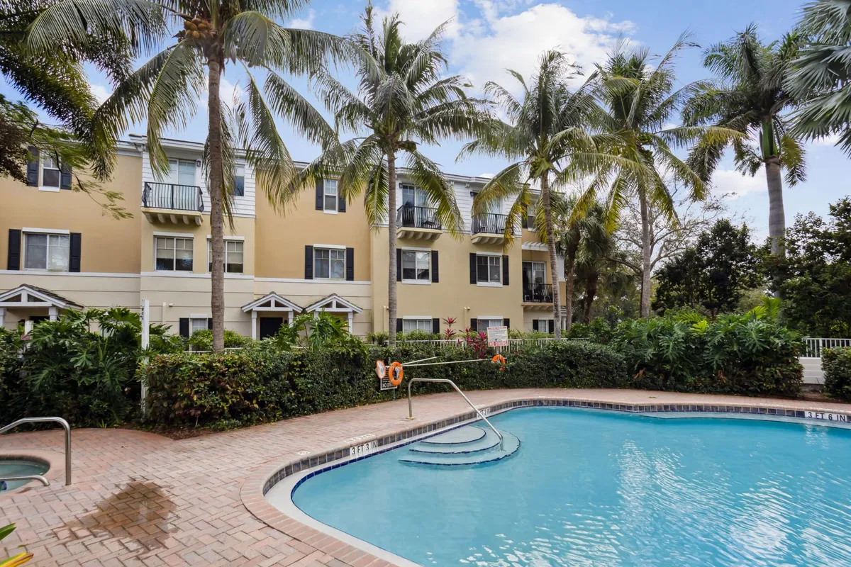 Residence photo 37