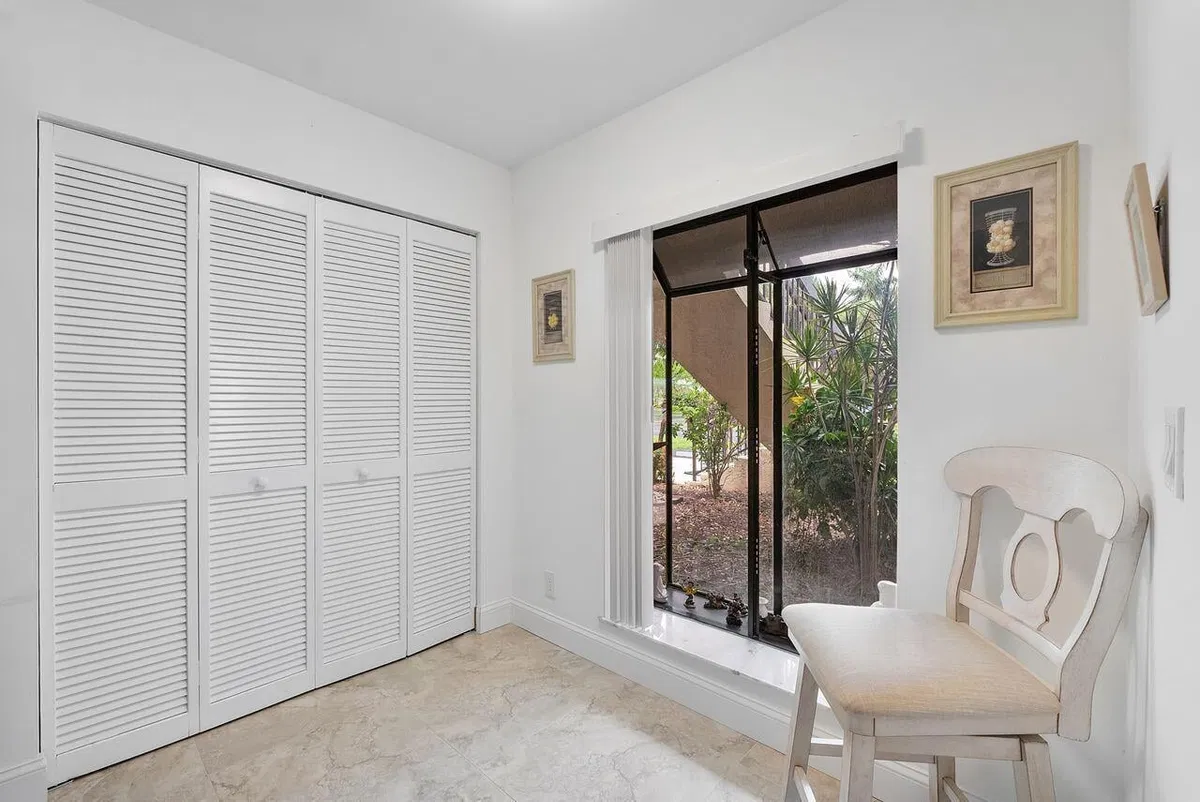 Unit 213 photo 10