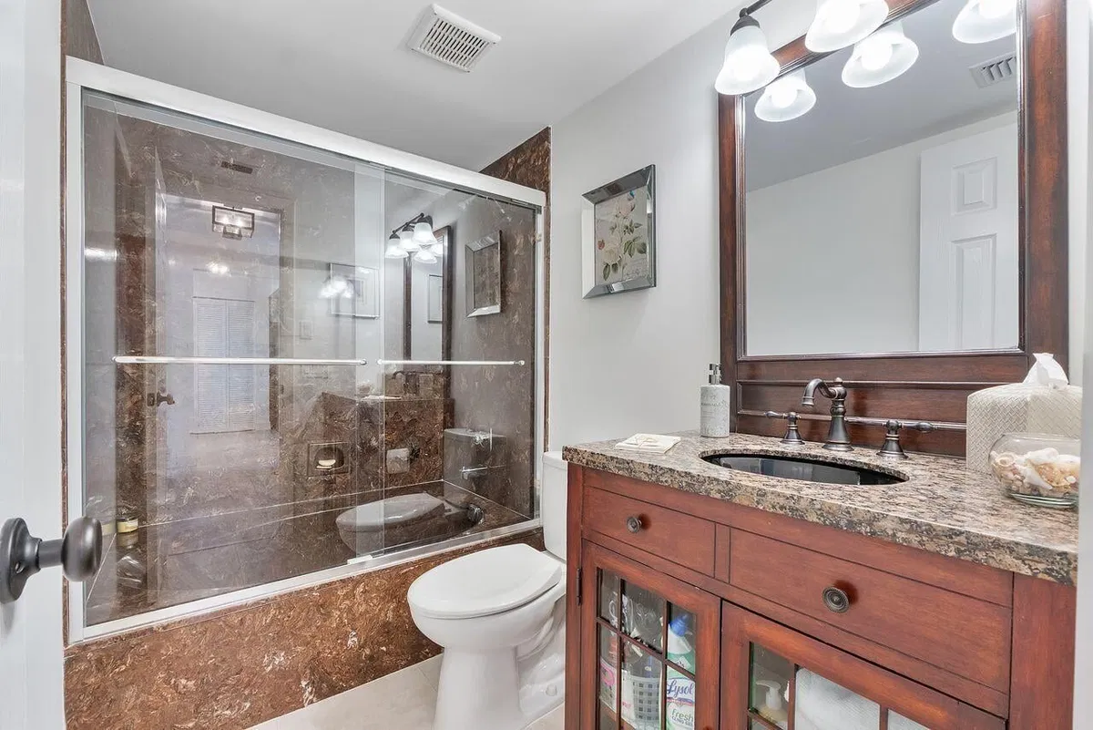 Unit 213 photo 31