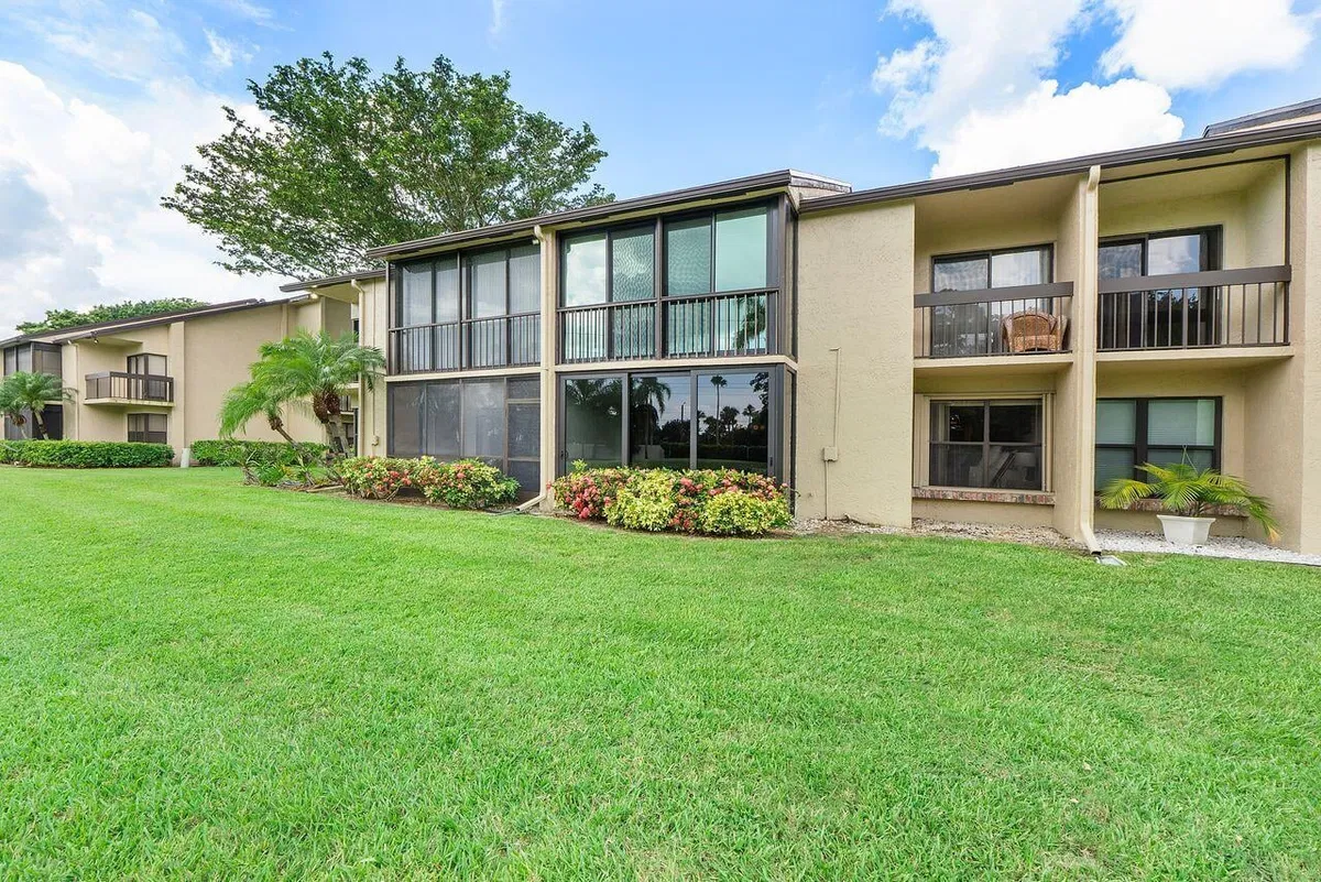 Unit 213 photo 37