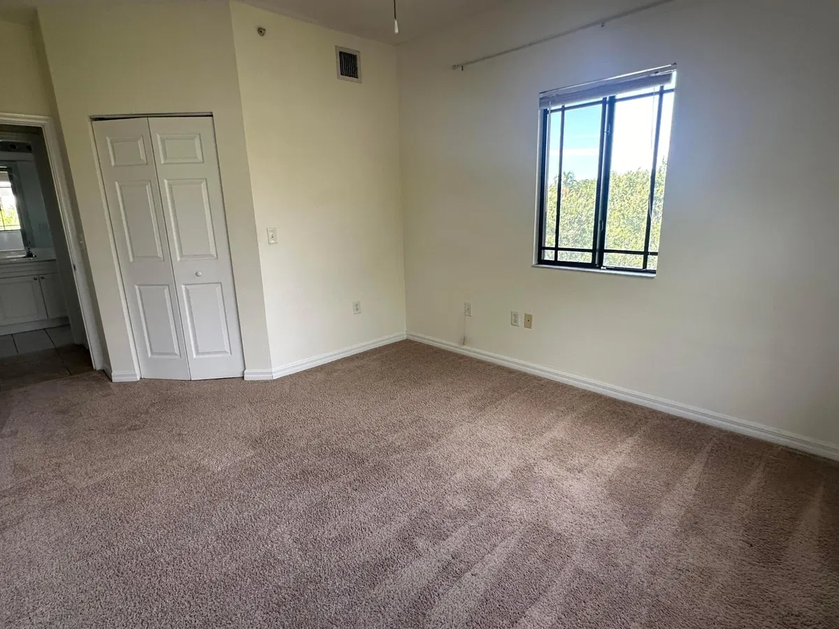Unit 303 photo 16
