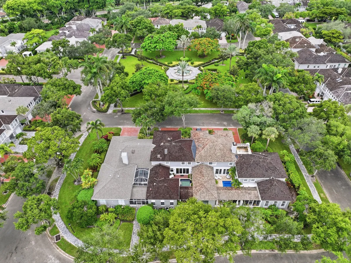 Woodfield Country Club Residence photo 4