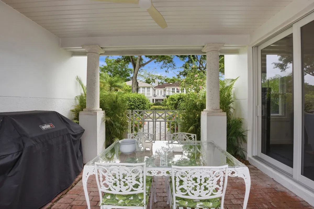 Woodfield Country Club Residence photo 46