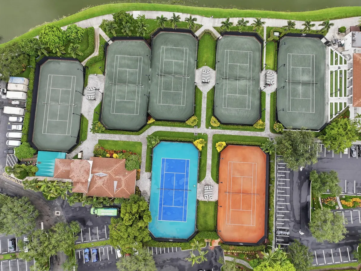Woodfield Country Club Residence photo 58