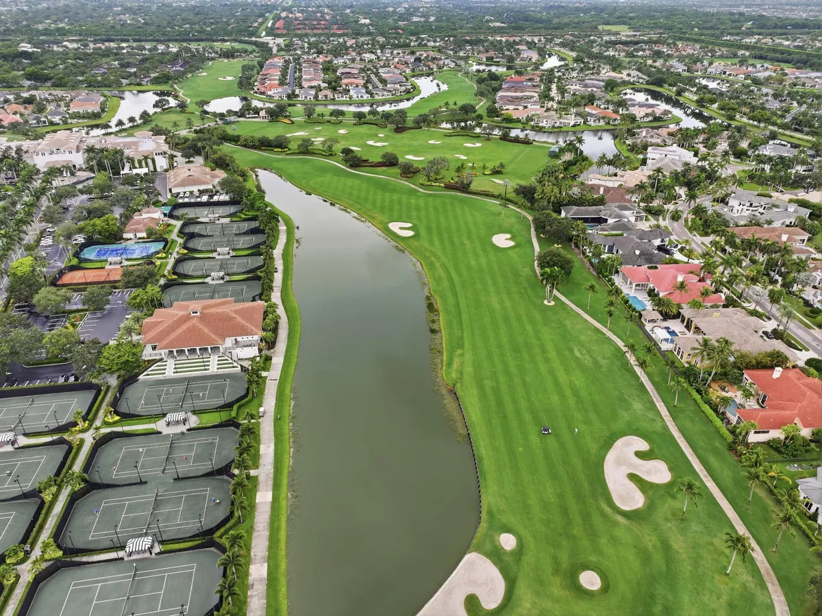 Woodfield Country Club Residence photo 61
