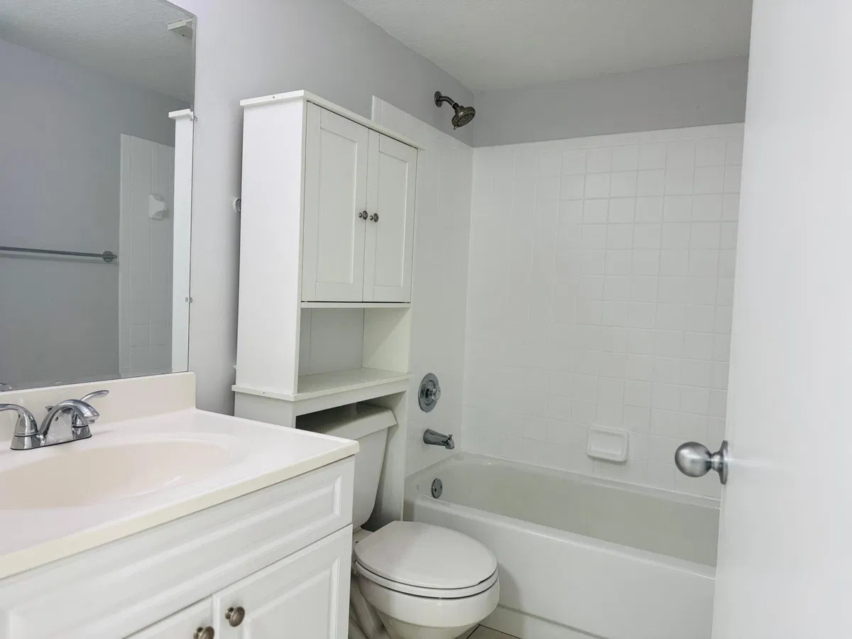 Unit H photo 28