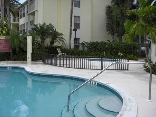 Unit H photo 31