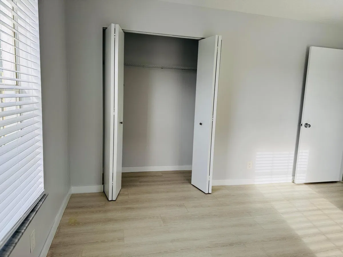 Unit H photo 40