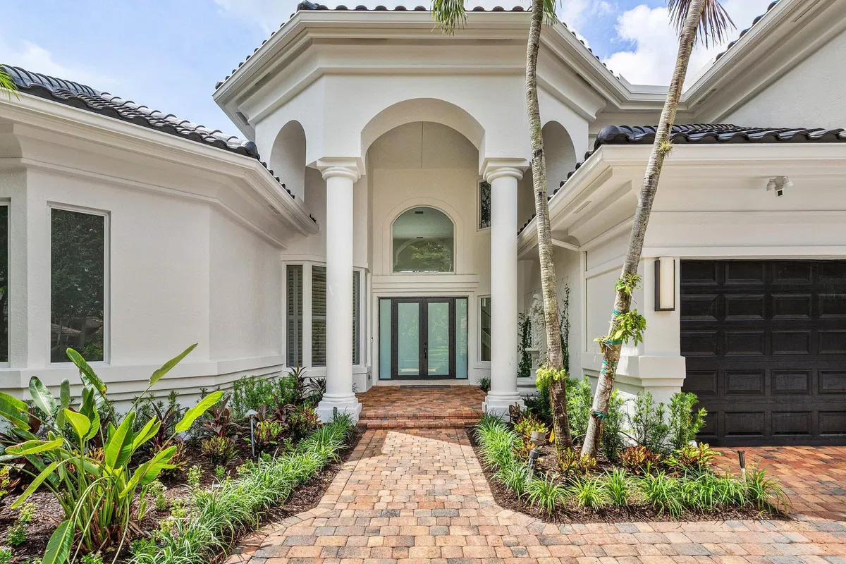 Seasons Residence photo 4