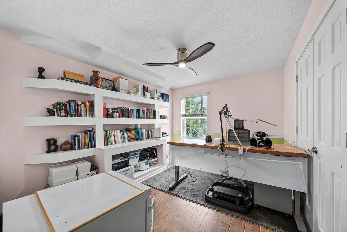 Residence photo 25