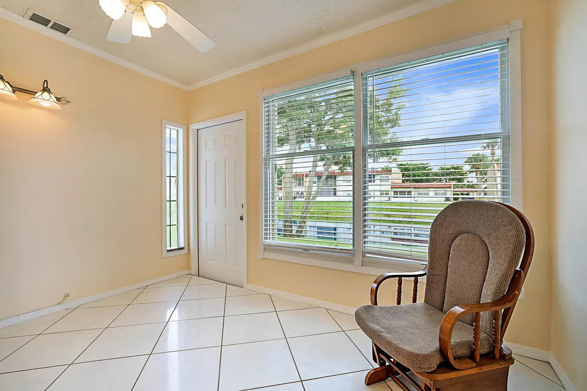 Unit 152 photo 19