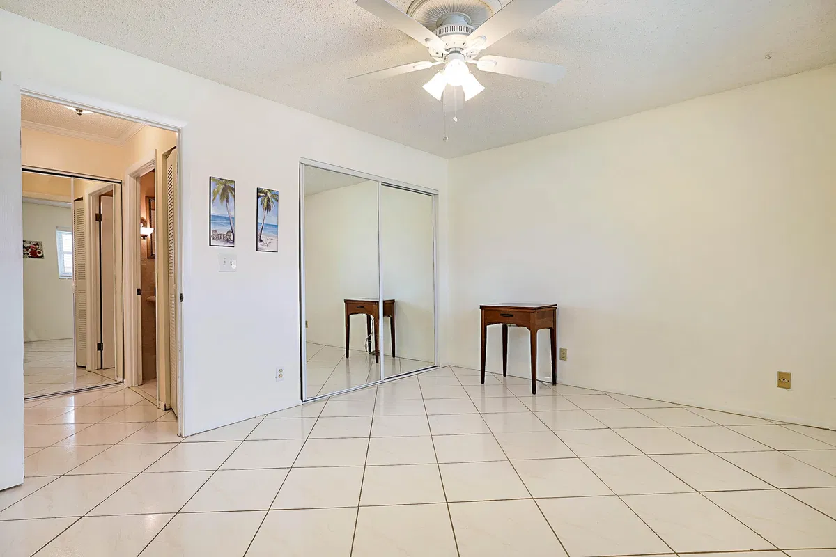 Unit 152 photo 28