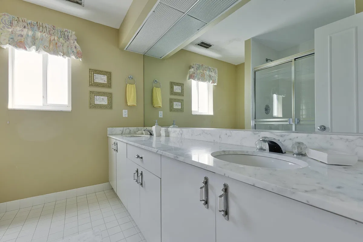 Admirals Cove Residence photo 16