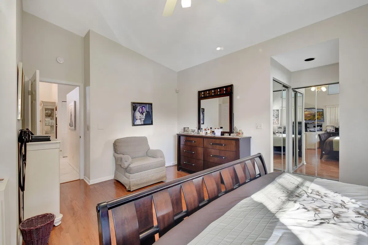 Residence photo 16