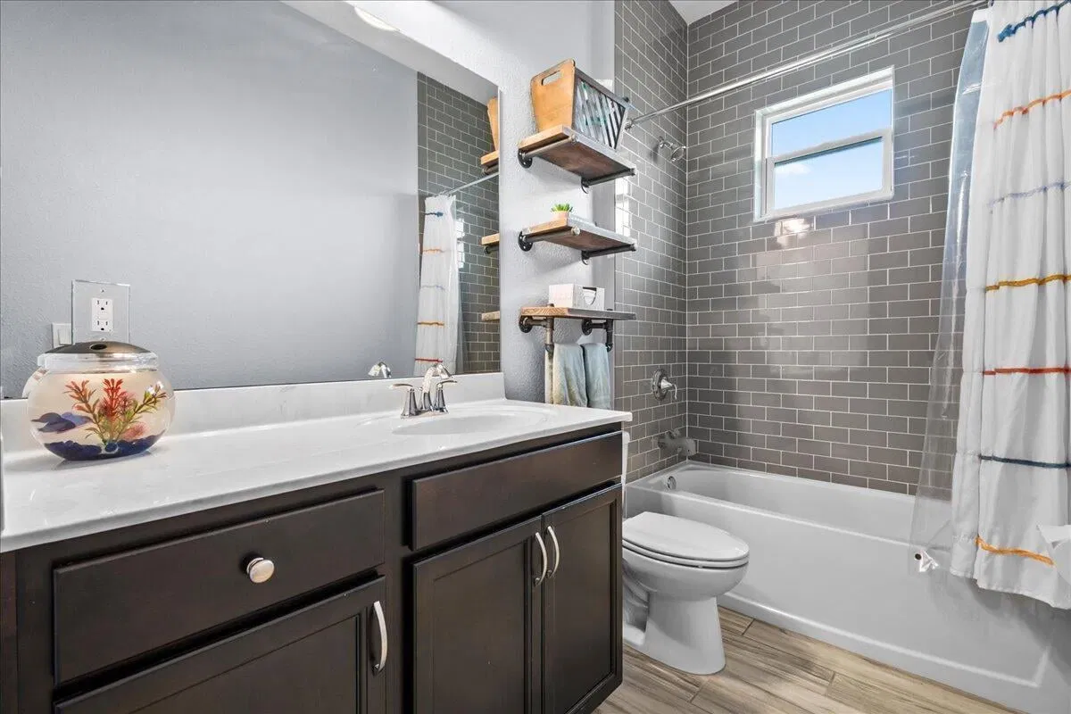  Residence photo 34