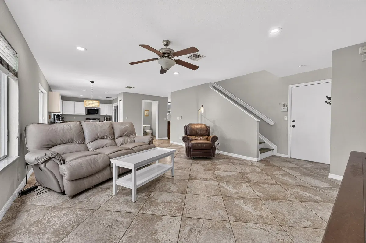 Residence photo 16