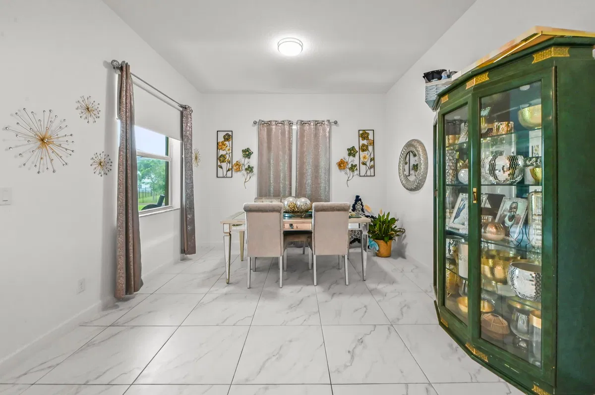 Residence photo 19