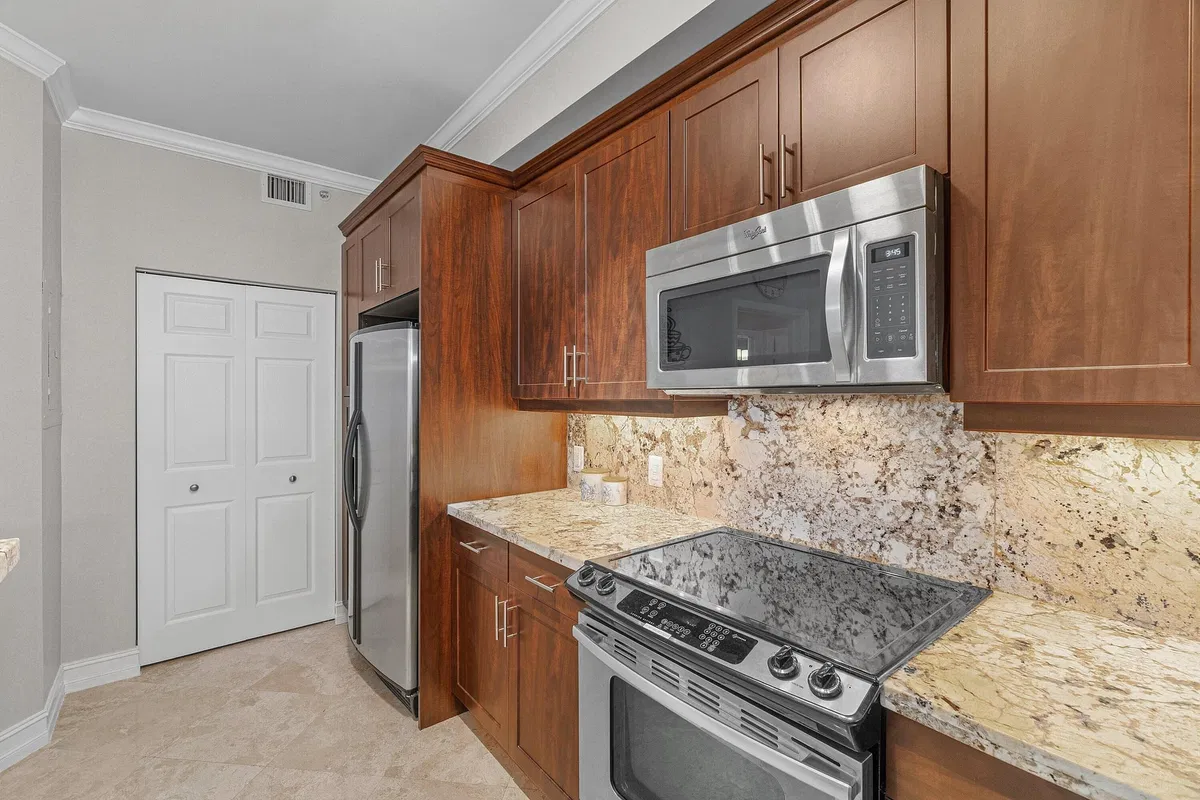 Unit 105 photo 4