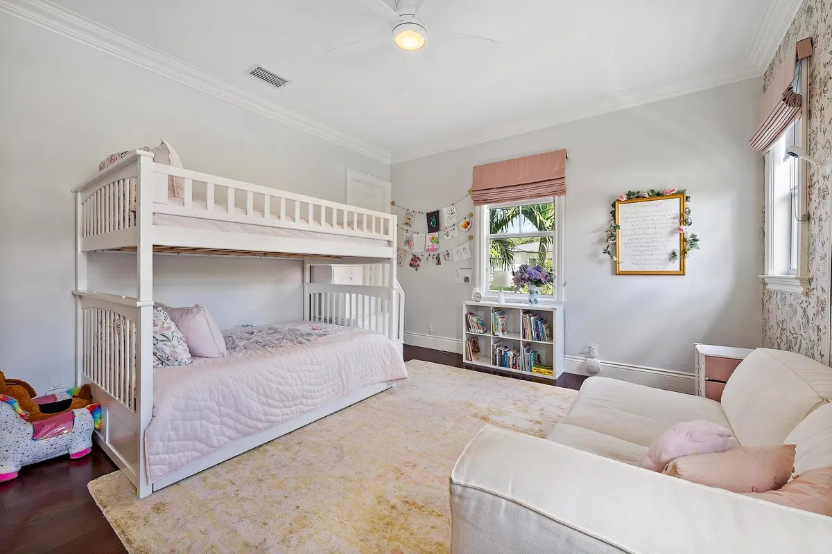 Residence photo 25