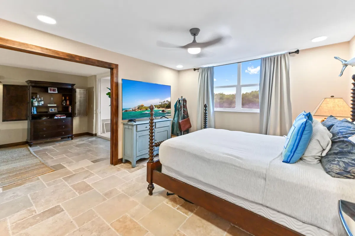 Unit 2090 photo 16