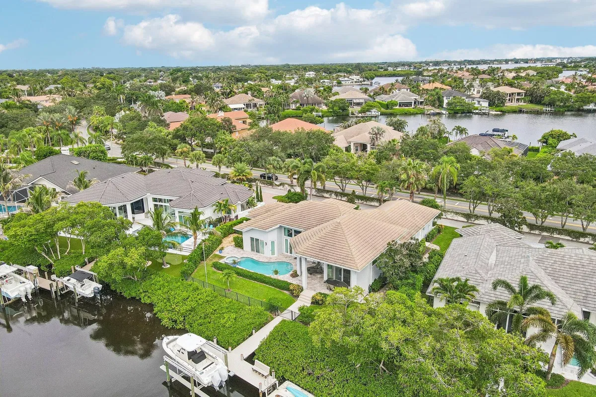 Jupiter River Estates Residence photo 40