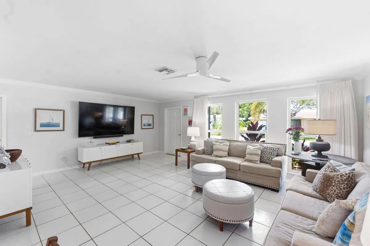 Residence photo 4