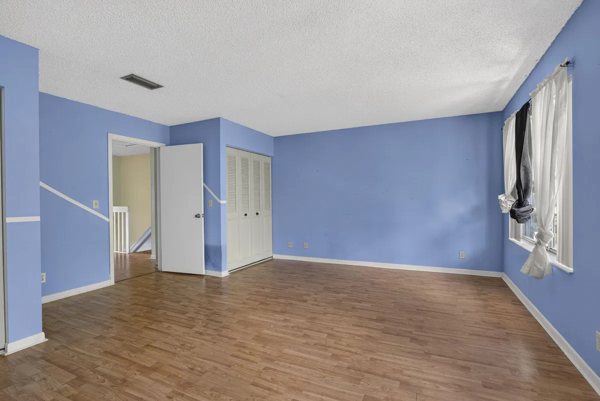 Unit F photo 22